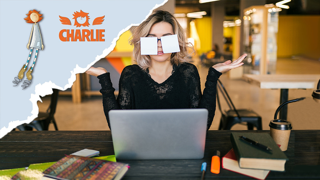 mujer se tapa los ojos con papel frente a sus ojos